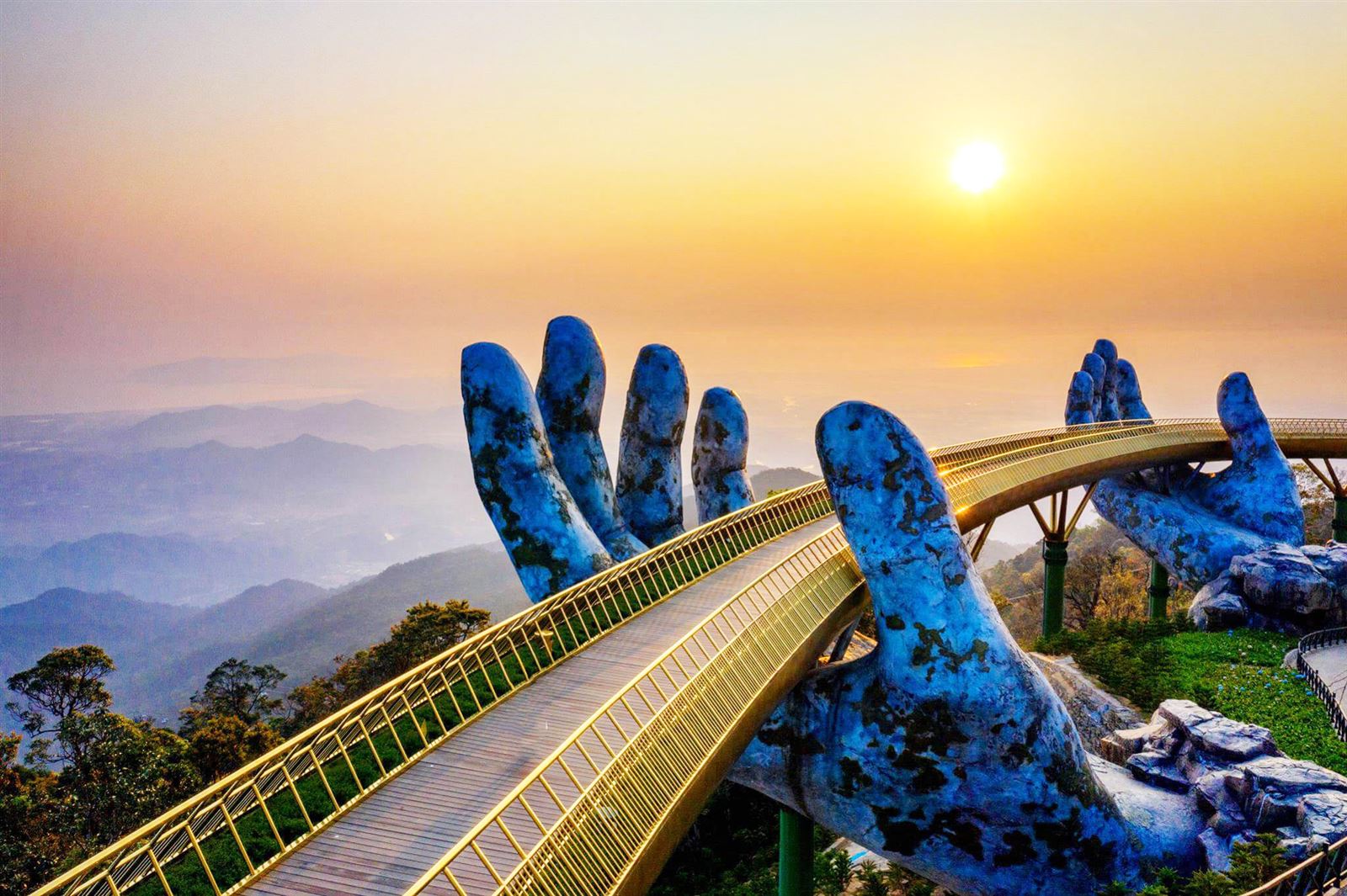 TOUR BÀ NÀ HILLS – CẦU VÀNG